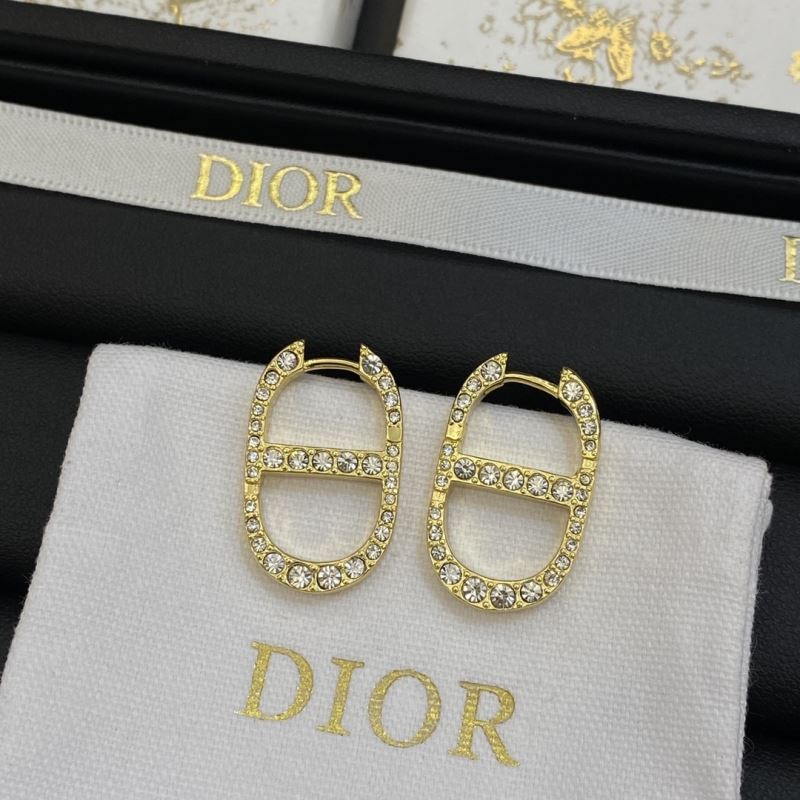 CHRISTIAN DIOR